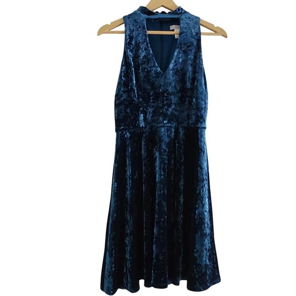 London Times Blue "Crushed Velvet" Choker Neckline With Deep V Dress Size 2 - Picture 1 of 11